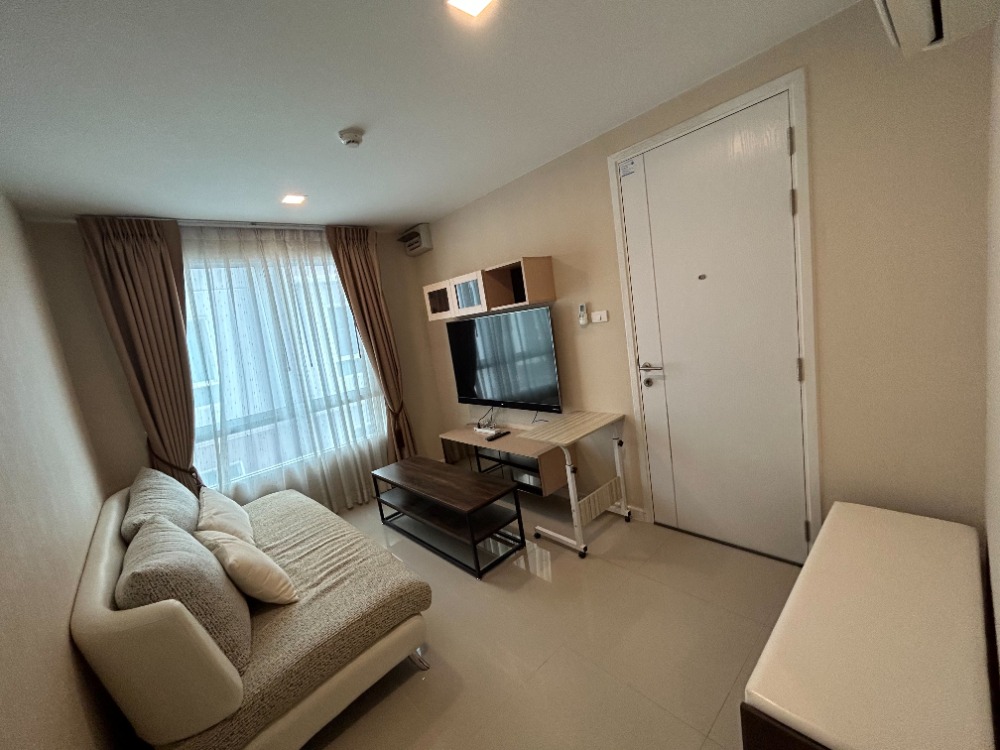 For SaleCondoVipawadee, Don Mueang, Lak Si : Beautifully Decorated! 1BR Condo for SALE at JW Condo Don Mueang Across Don Mueang Airport! Near SRT Red Line!!