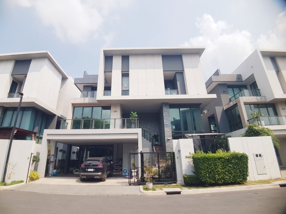 For SaleHouseYothinpattana,CDC : Urgent sale, luxury detached house Baan Klang Muang Classe Project Ekkamai-Ramintra 63.8 sq m.