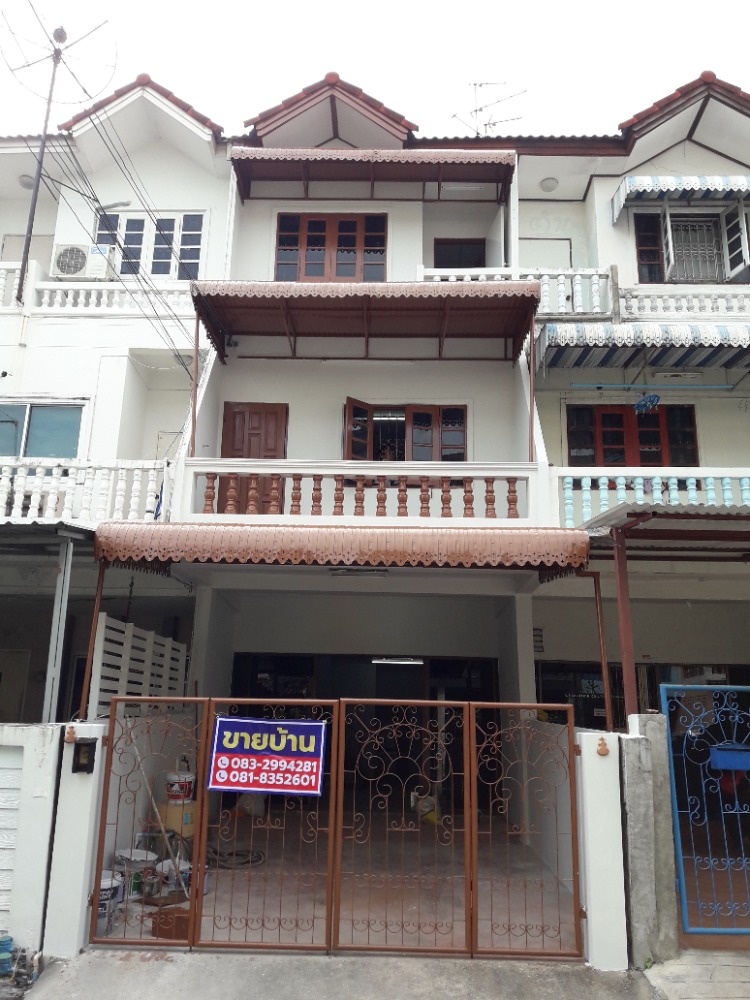 For SaleTownhouseRathburana, Suksawat : 3-storey townhouse for sale, Pracha Uthit 89/1, completely renovated You can move in now. All house transfer taxes are issued.