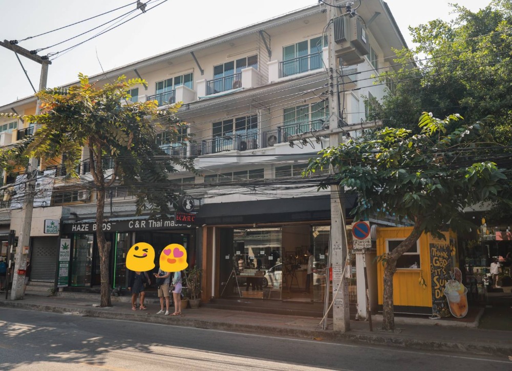 For SaleShophouseChiang Mai : Can't find it anymore!! Selling commercial buildings behind the corner, trading all year round!! Next to Ratchadamnoen Road In the heart of Sunday Walking Street (Walking Street) through Tha Pae Road, golden location in Chiang Mai