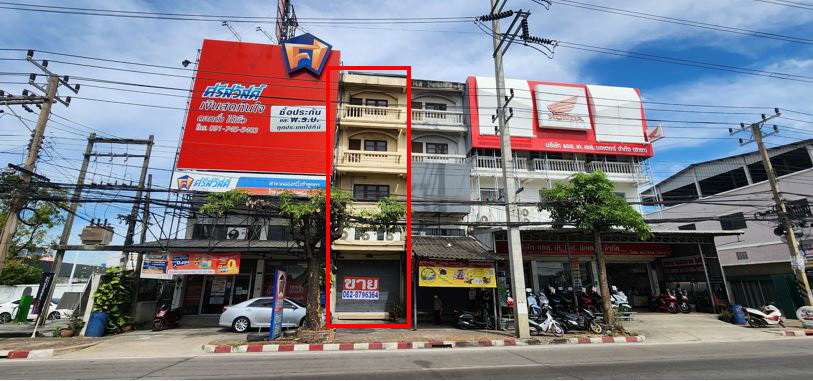 For SaleShophousePathum Thani,Rangsit, Thammasat : Commercial building for sale, 4.5 floors, Phahon Yothin area, next to the main road, very good location, price 6.0 million baht, plus 4 air conditioners, area 18.4 sq m., usable area 202 sq m., next to Lam Luk Ka Khlong 1 Road, next to Bang Chak gas stati