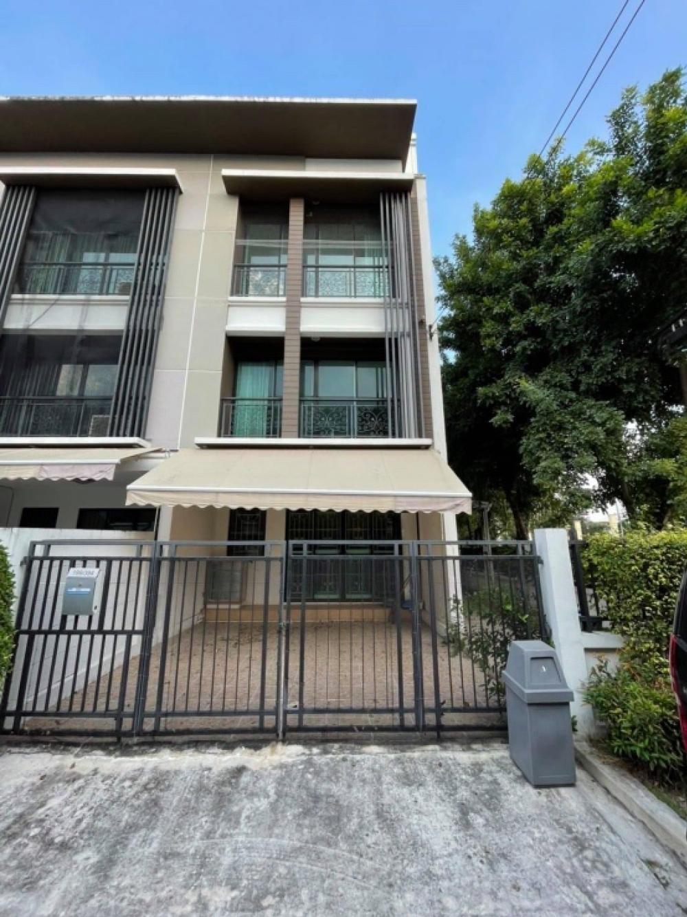 For SaleTownhouseNawamin, Ramindra : 🔥Loss sale 🔥Baan Klang Muang Nawamin 42, cheapest in the project, 4.95 million baht.