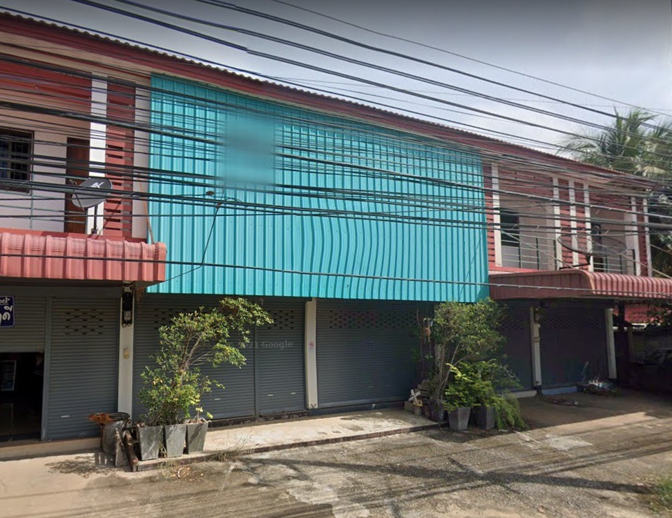 For SaleShophousePhrae : Commercial building, double room, 2 booths, building only, make an appointment to see the inside, contact number 0814720893, Busaya Sukwutchai.