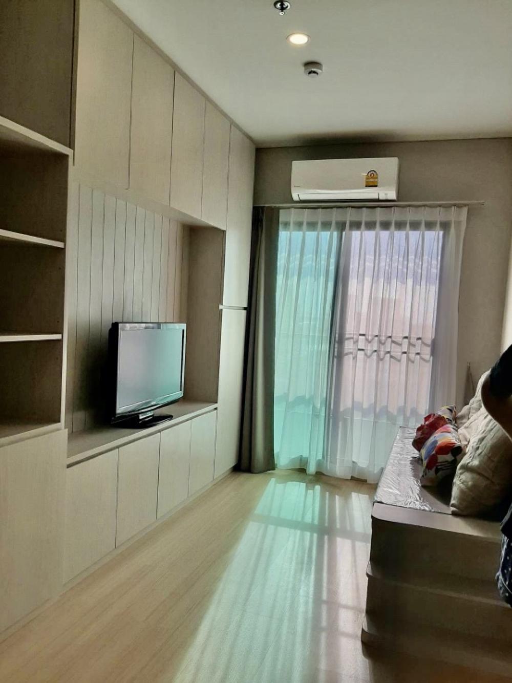 For RentCondoRatchathewi,Phayathai : ❤️❤️ Lumpini Suite Condo for rent, Din Daeng-Ratchaprarop, ready to move in this 1 May, 12 A floor, beautiful room, fully furnished, 1 bedroom, 1 bathroom, room size 30 sq m, 1 year contract, price includes parking, only 14,000 baht. only Interested in li