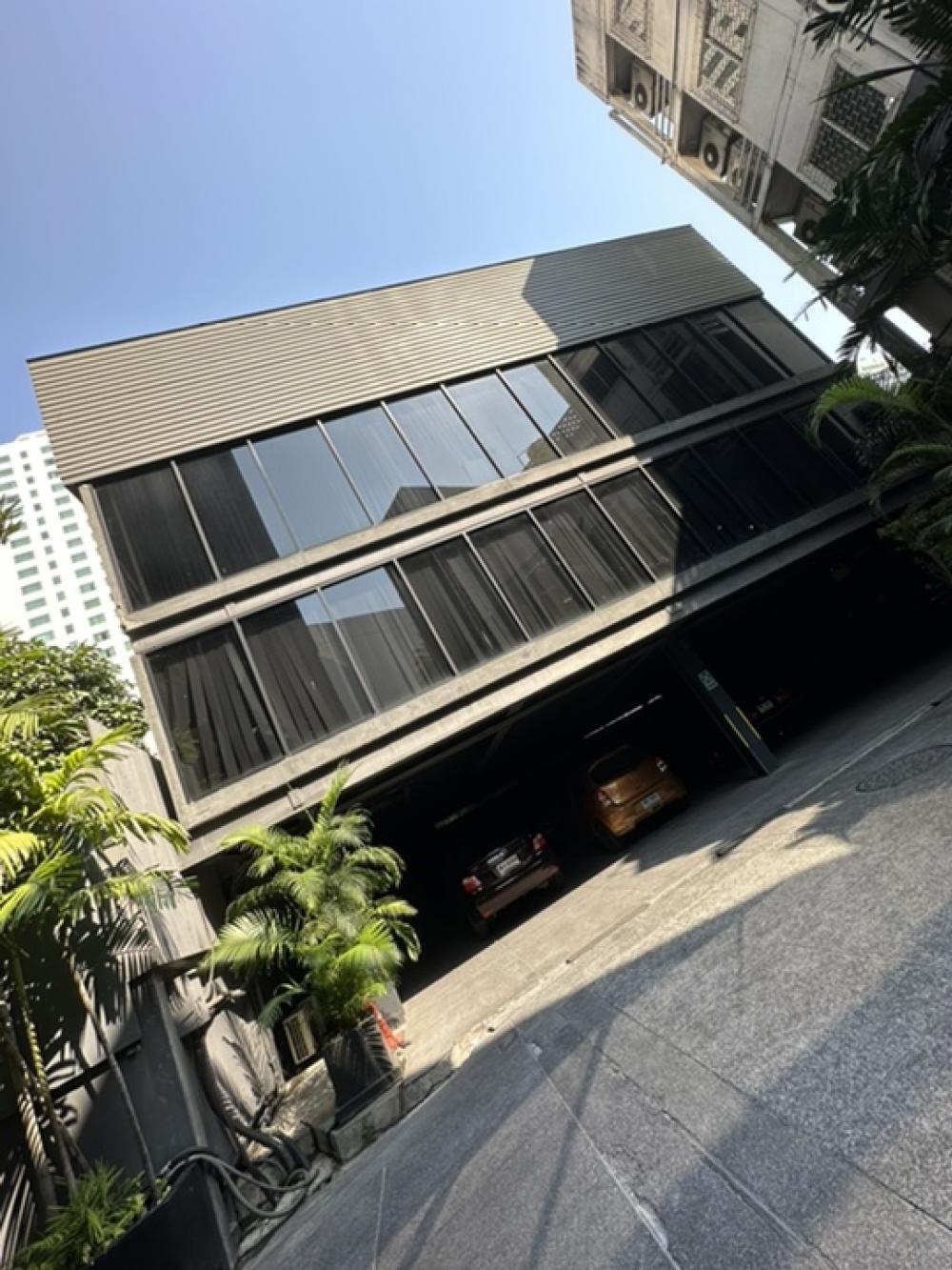 For RentRetailSukhumvit, Asoke, Thonglor : Rental: Commercial Building In Prompong , 800 sqm , 3 Storeys ** Restaurant **** Cannabis Shop **** Bar ** ** Close To Luxury Hotel ** 🔥🔥 Rental :  580,000 THB / Month 🔥🔥#Officerental  #Houserental #Condorental #Fullfurnished#Electricity#PSL