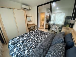 For RentCondoRama9, Petchburi, RCA : Life asoke for rent!! High floor room, fully furnished, Singha Tower view, easy to travel, next to mrt, airportlink