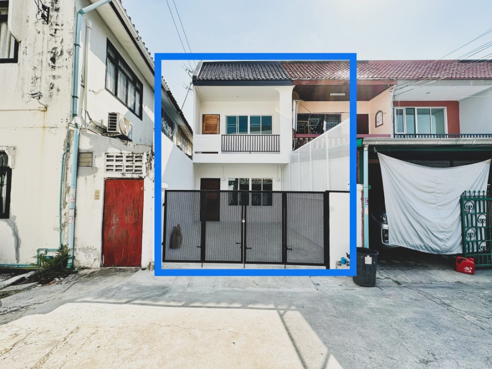 For SaleTownhouseLadprao, Central Ladprao : [[ Beautiful house for sale ]] Renovated like new, Ladprao 41, near BTS, opposite Regent Home 12 condo.