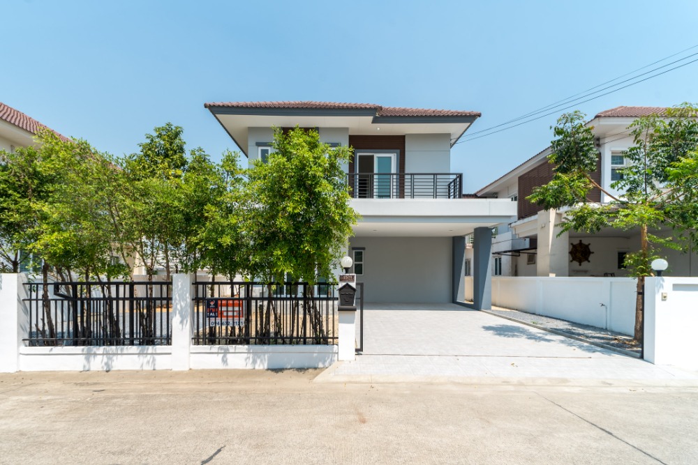 For SaleHousePathum Thani,Rangsit, Thammasat : Newly renovated detached house for sale with areas around the house, Pruekphiman Garden, Rachapruek - Ring Road.