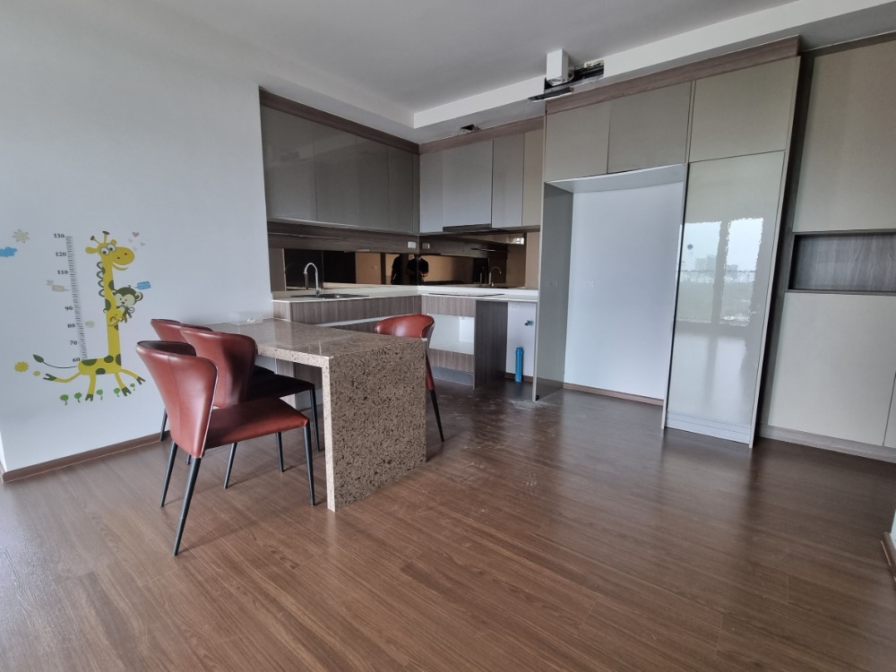 For SaleCondoSapankwai,Jatujak : Ideo Phahon Chatuchak For Sale !!! Loss sale, 2 bedrooms, 2 bathrooms, size 69 sq m, high floor, price 10 million baht, interested, make an appointment to see the room.