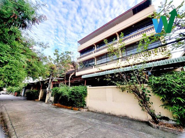 For SaleFactoryOnnut, Udomsuk : Selling factory, office, office, Sukhumvit 77 Road, Soi On Nut 30, 4 and a half floors, area 158 sq w., near Srinakarin Road