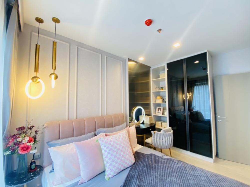For SaleCondoRama9, Petchburi, RCA : 🌇 𝑳𝒊𝒇𝒆 𝑨𝒐𝒐𝒌𝒆 𝑯𝒊𝒑𝒆 🏙️ 1 bed 32 sq m, price only 4.05 million *‼ ️ Reduced to a hundred thousand, installment only 15,XXX / month. Luxury condo, ready to move in, out of reservation, the last 1 room available, preparing to close the project. 🔰 Interested in
