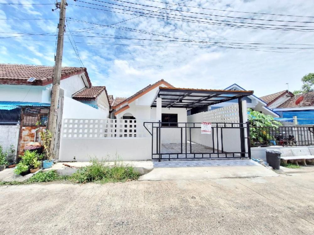 For SaleHousePathum Thani,Rangsit, Thammasat : House for sale Phonthisan Village 4, Khlong 6, beautiful house, ready to renovate the whole house