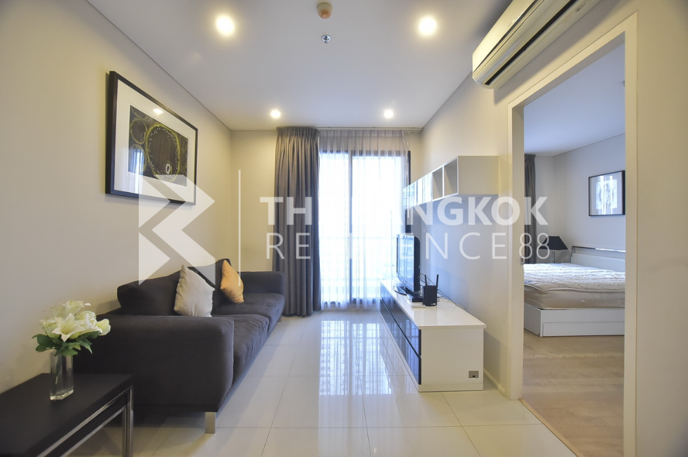 For SaleCondoRama9, Petchburi, RCA : 📍 Villa asoke condo for sale, 1 bedroom, 1 bathroom, 40 sq m, price 4.9 million baht, high floor, the lowest price in the building, beautiful room in the heart of the city, next to MRT, convenient to travel, call 0887532858 Prai