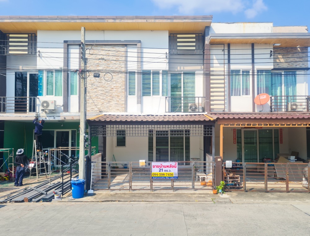 For SaleTownhouseRama5, Ratchapruek, Bangkruai : Townhome for sale, Gusto, Nonthaburi Pier - Rama 5, in front of the garden, next to the main road