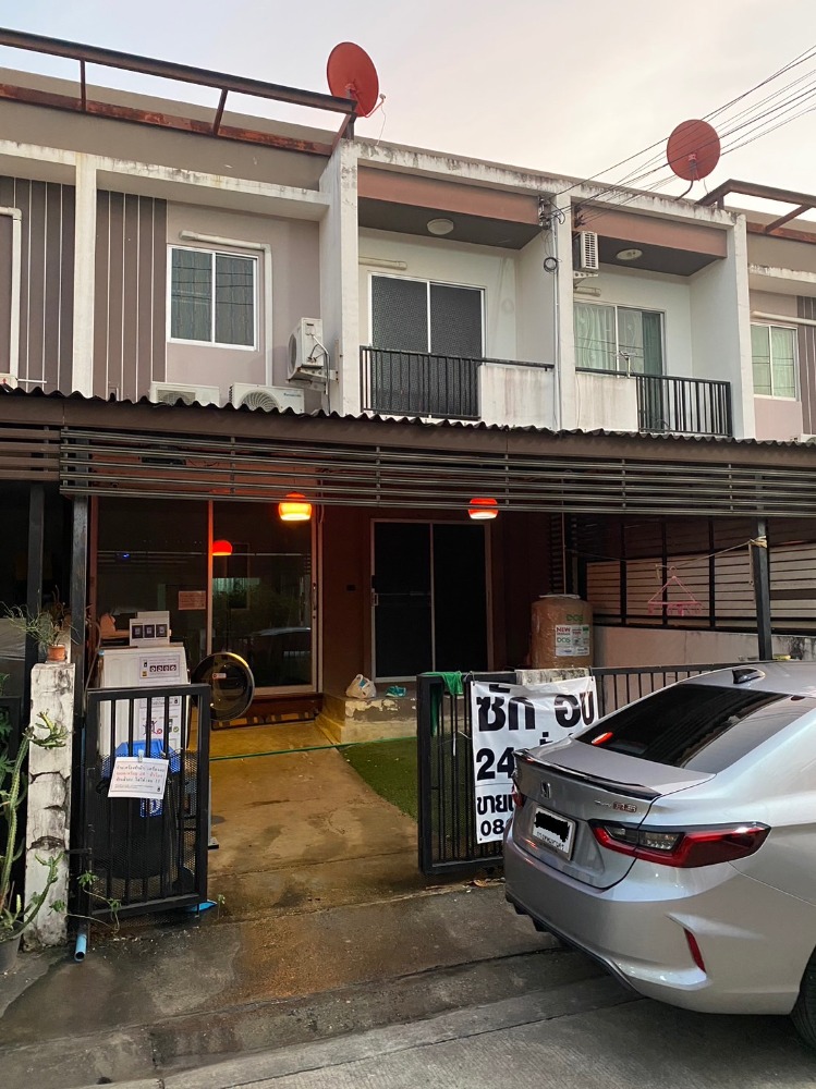 For SaleHouseMahachai Samut Sakhon : 2-storey townhouse, Baan Dee Village, Bangtorad, size 20.4 sq m., 3 bedrooms, 2 bathrooms, 1 office room, supporting electrical system, can be attached to the electric car charger.