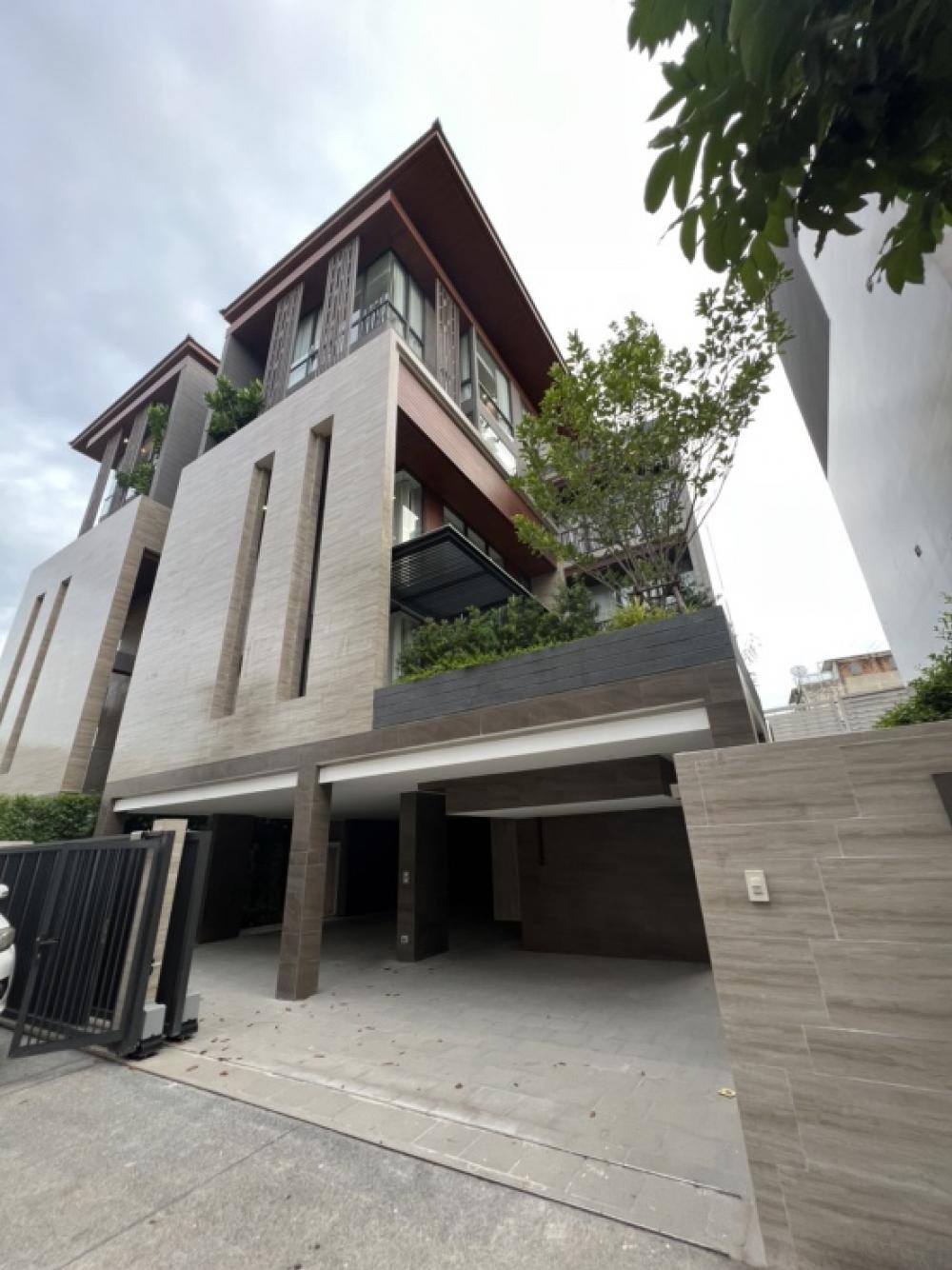 ให้เช่าบ้านสาทร นราธิวาส : Rental / Selling  : Modern House with Private Pool & Private Lift In Sathorn , 5 Bed 6 Bath 6 Parking Lot , 530 sqm , 238 sqw 🔥🔥Rental Price : 450,000 THB / month 🔥🔥🔥🔥Selling Price : 78,000,000 THB 🔥🔥#condorentalsbkk  #Fullfurnished#Electricity#PSLivi