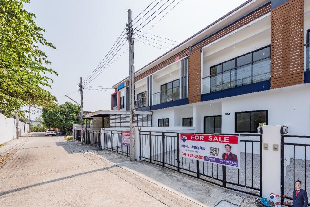 For SaleTownhouseRama 2, Bang Khun Thian : (New arrival! 2023) New Townhome! Size up to 22.5 square meters (village outside the project), Rama II location, Soi 44, accessible to both Soi 44, 38 and 30, near Central Rama 2, only 4.5 kilometers