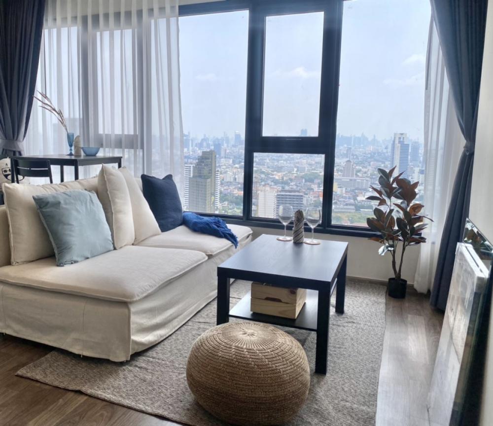 For RentCondoLadprao, Central Ladprao : For Rent🔥SUPER RARE! 40th Floor, corner room with Superb Panoramic View, like a private Rooftop🏙️ Life Ladprao Valley, next to BTS Ha Yaek Lat Phrao.