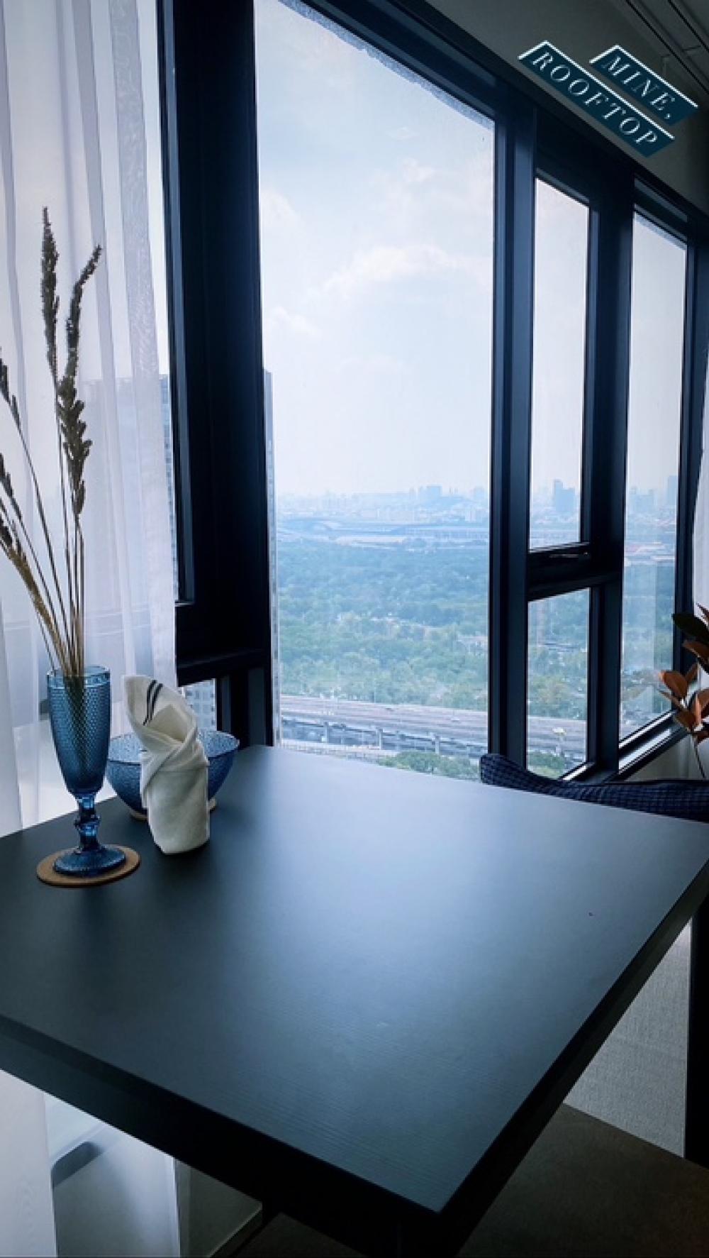For RentCondoLadprao, Central Ladprao : For Rent🔥SUPER RARE! 40th Floor, corner room with Superb Panoramic View, like a private Rooftop🏙️ Life Ladprao Valley, next to BTS Ha Yaek Lat Phrao.