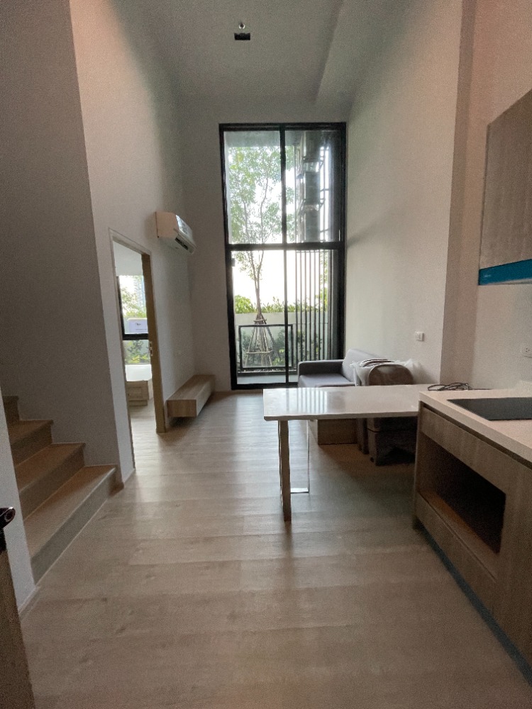 For SaleCondoThaphra, Talat Phlu, Wutthakat : Condo for sale, Altitude Unicorn Sathorn-Tha Phra, 7th floor, usable area 51.50 sq m, 2 bedrooms, Loft 1 bathroom, swimming pool + garden view. Convenient travel with SKYWALK that connects directly to the project near BTS Talat Phlu.