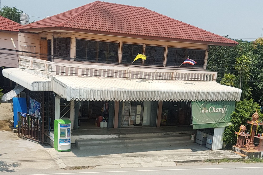 For RentHouseMahachai Samut Sakhon : Beautiful big 2-storey house **on the road, good location Cheap rent**