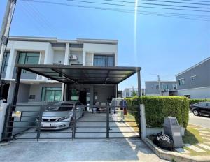 For SaleTownhouseNawamin, Ramindra : 2-storey townhome for sale, Pleno Village, Ramintra-Wongwaen, area 32.5 sq m., 3 bedrooms, 2 bathrooms, behind the corner there is privacy, opposite the garden, not facing other peoples houses. The addition of the roof of the car park and the kitchen at t