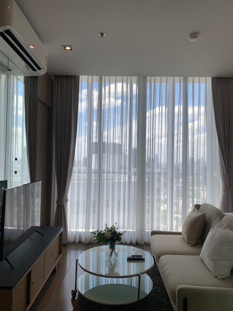 For RentCondoSukhumvit, Asoke, Thonglor : ✅ Condo for rent at Park Origin Phrom Phong, Studio Plus, THB 25,000 🔥 Free Wi-Fi 🔥 (Service residence by Hampton) ✅ Reserve a room now, as we have limited availability.