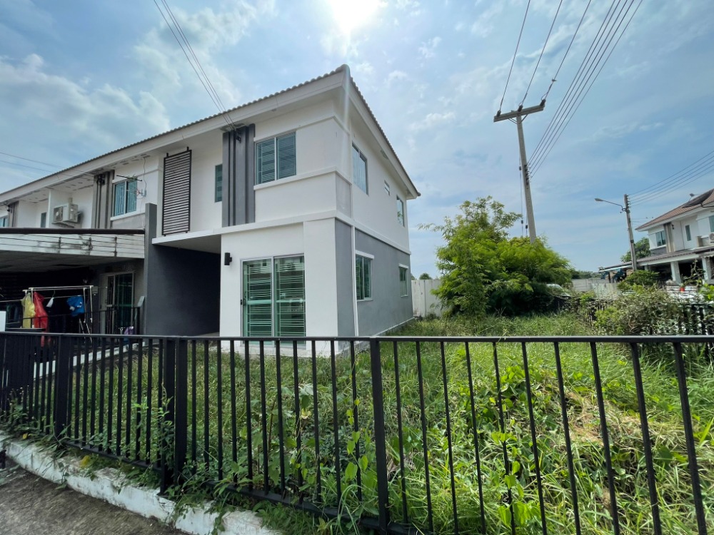 For SaleTownhousePathum Thani,Rangsit, Thammasat : Townhome for sale, Pruksa 63/1 # Corner house, Soi 16, lots of usable space, area 33.8 square meters