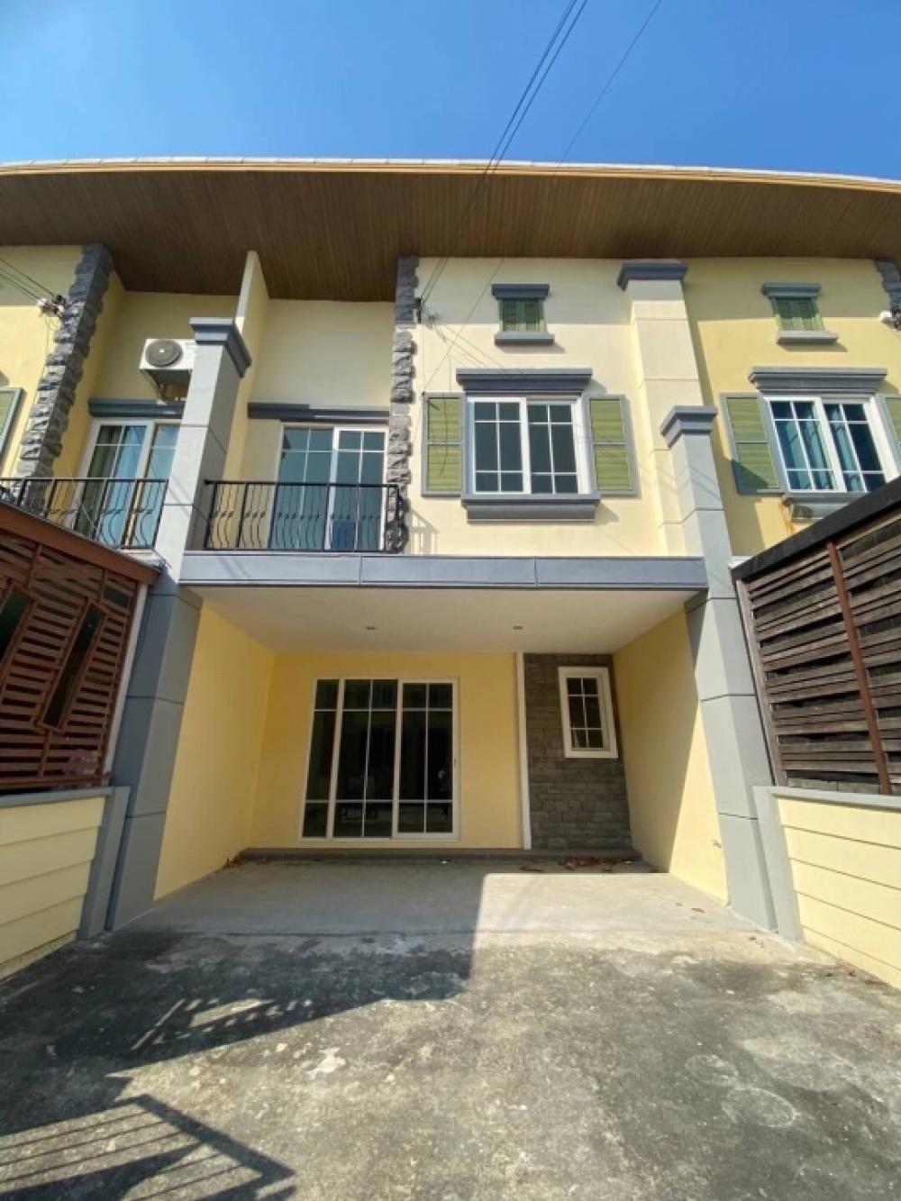 For SaleTownhousePattanakan, Srinakarin : Townhome for sale Golden Town 2 Onnut-Phatthanakan 📍 On Nut 65 Intersection 14