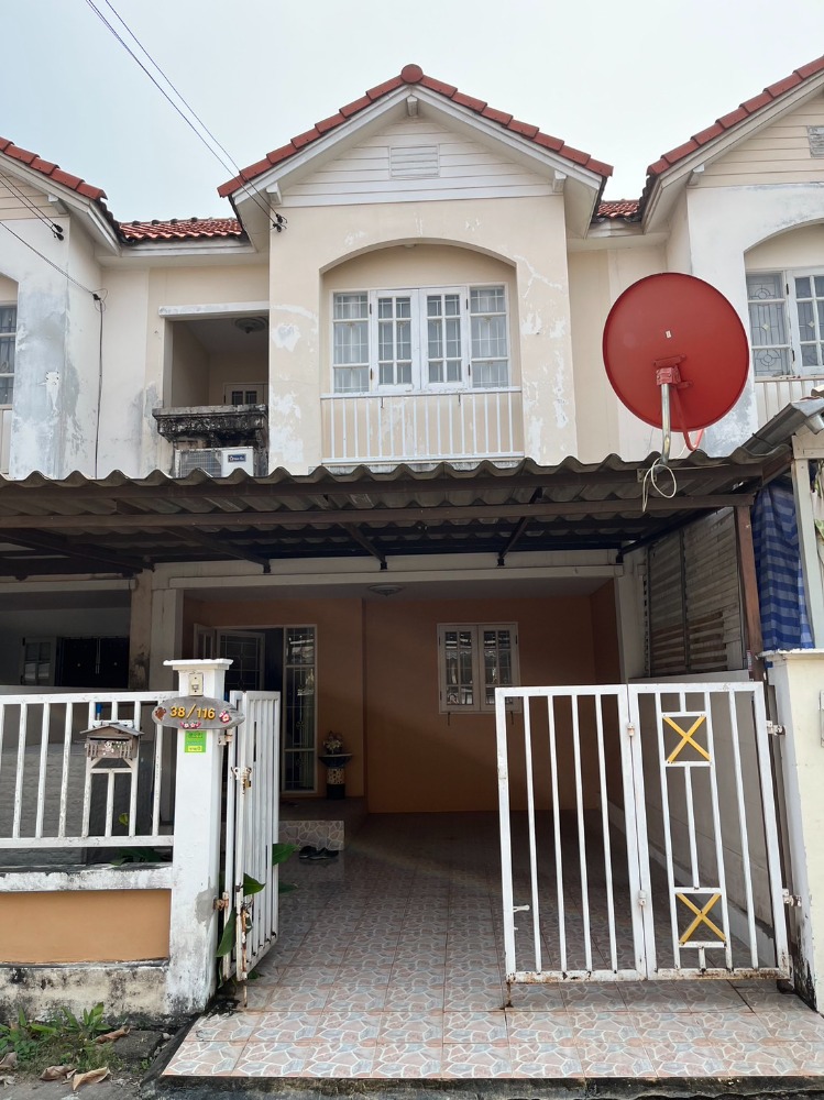 For SaleTownhousePathum Thani,Rangsit, Thammasat : Selling very cheaply!! 2-storey townhome, Pornpiman Ville Village, Rangsit, Khlong 5, Thanyaburi behind the edge!!! Area size 20 sq m, 3 bedrooms, 2 bathrooms, free air conditioner!!️