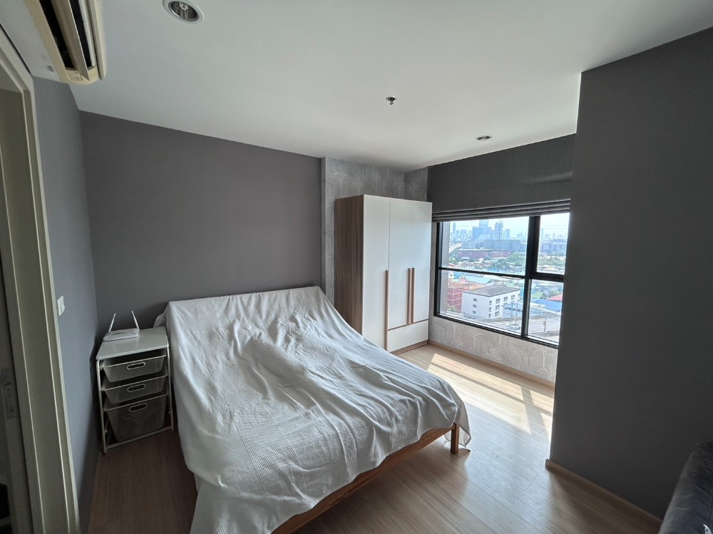 For SaleCondoRama9, Petchburi, RCA : Selling very cheaply!! Super special price! Condo The Base Rama 9 - Ramkhamhaeng, ready to move in, unblocked view, near the Airport Link, convenient transportation, near the Orange Line. Ramkhamhaeng Station 12