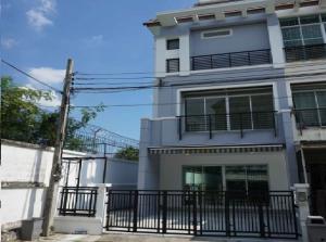 For RentTownhousePattanakan, Srinakarin : For Rent 3-storey townhome for rent, Baan Klang Muang, The Royal Monaco, Soi Srinakarin 24, corner house