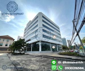 For RentShowroomRatchadapisek, Huaikwang, Suttisan : 6-storey office showroom, Stand Alone style, Soi Ratchada, good location, next to the road, close to the MRT train, with 200 parking spaces.