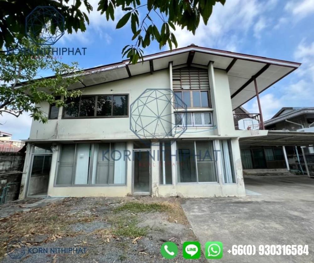 For RentRetailSathorn, Narathiwat : Rent a business house in Sathorn area, 5-8 parking spaces, welcome long-term tenants, suitable for spas, cafes, restaurants.