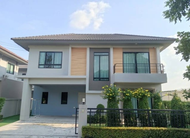 For RentHouseNawamin, Ramindra : For Rent Townhome / Home Office for rent, 3.5 floors, Nirvana Define Rama 9 project, Rama 9 Road, new house, 5 air conditioners, curtains throughout the house. no furniture Suitable for use as an office, able to register a company.