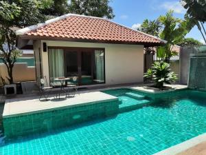 For RentHousePattaya, Bangsaen, Chonburi : Pool villa Bali house for rent