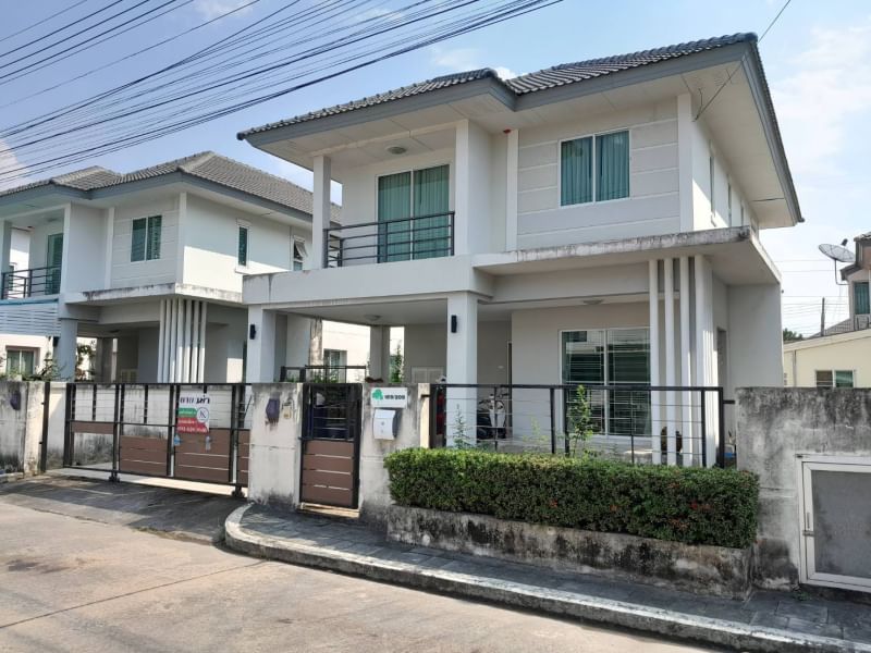 For SaleHouseSriracha Laem Chabang Ban Bueng : 2 storey detached house for sale Country Home Lake and Park University near the motorway Convenient location