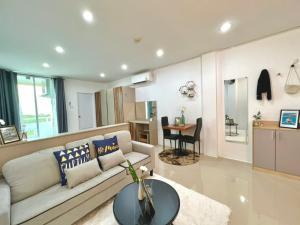 For SaleCondoSriracha Laem Chabang Ban Bueng : Condo for sale, sea view condo project, Condo Ville, Ang Sila, newly renovated, fully furnished, ready to move in, sea view.