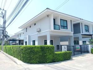 For SaleHouseSriracha Laem Chabang Ban Bueng : 2 storey detached house for sale detached house style Maneerin Park Bang Phra University, new condition, more than a project house with built-in kitchen