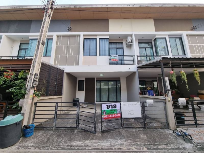 For SaleTownhouseSriracha Laem Chabang Ban Bueng : 2 storey townhouse for sale, The Trust Town Bowin University, new box, sold below cost Plus all new furniture and electrical appliances ready to move in