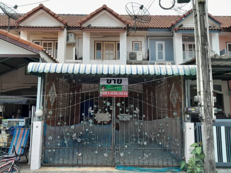 For SaleTownhouseSriracha Laem Chabang Ban Bueng : 2 storey townhouse for sale, Vintage Ville, nine kilos, near Worakit Market Nine kilometer road convenient to travel