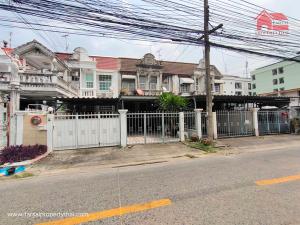 For RentTownhouseKasetsart, Ratchayothin : Townhouse for rent 2 floors, area 20 sq m, usable area 120 sq m, 2 bedrooms, 2 bathrooms, partially furnished, on Phaholyothin Road, near Major Department Store, rental price 15,000 baht / month
