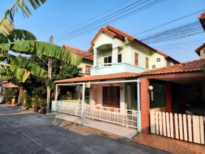 For RentHousePattaya, Bangsaen, Chonburi : 2-storey detached house for rent in the village of California Opposite New Ninja Market near Amata Chonburi