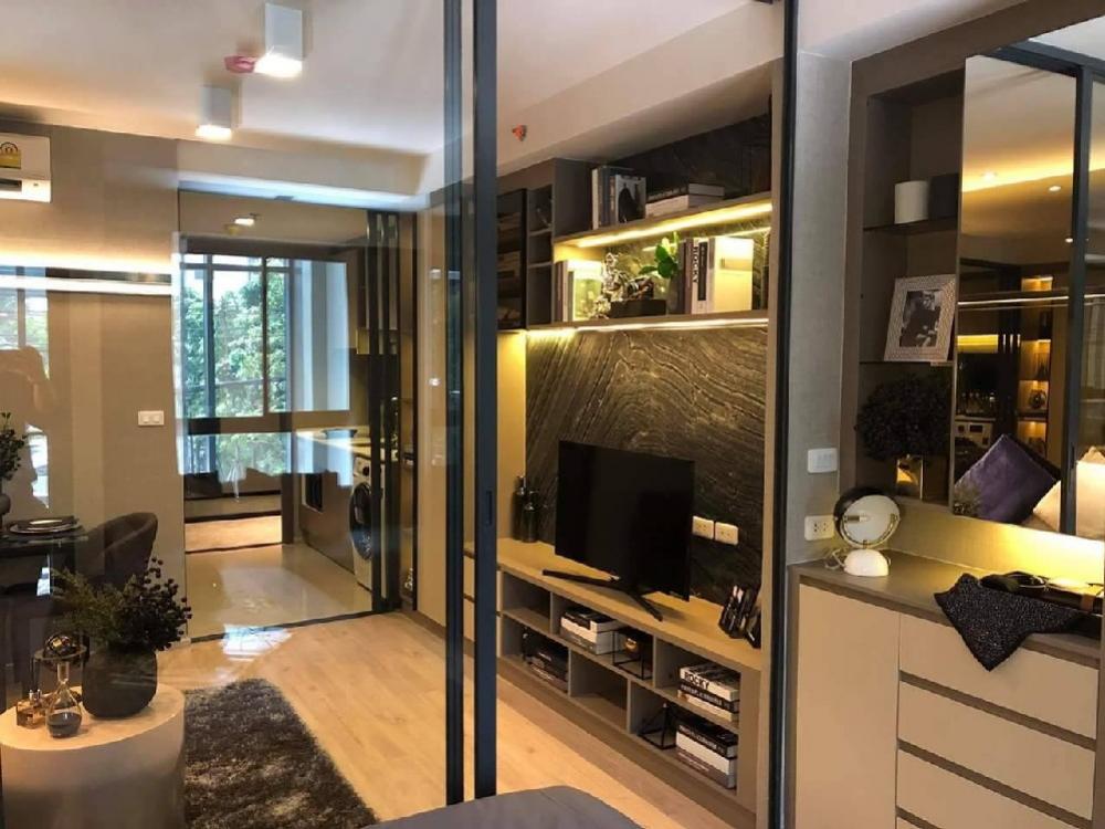 For SaleCondoSiam Paragon ,Chulalongkorn,Samyan : Urgent sale, equal to capital, vvip round, good price, floor 25, Building A, building, parking lot, Ideo Chula-Sam Yan, 1bedroom 34.5, east, open view, near Sam Yan mrt, opposite Chula, selling only 6,130,000 baht, thats all, interested 0626562896. Ray