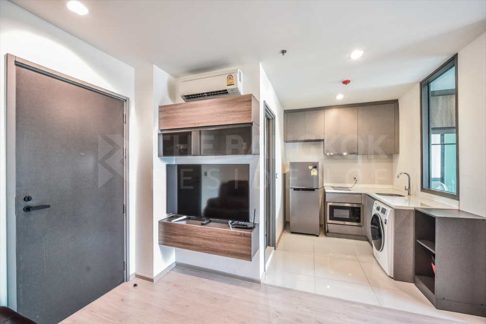For SaleCondoRatchathewi,Phayathai : Selling a room in very good condition, Rhythm Rangnam (1 bedroom, 35 sq m), only 7.05 mb, contact Khun Nut 0971507385.