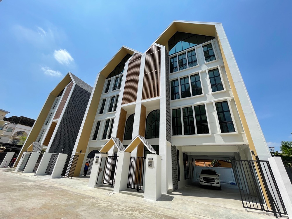 For RentHome OfficeRamkhamhaeng, Hua Mak : For rent, Home Office 4 floors, Hua Mak, Nordic Style, new project, never been in, 9 car parks.