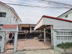 For SaleHouseNawamin, Ramindra : Very good price!! The house is designed like no other!! Near BTS Saphan Mai, 1 storey detached house for sale, Soi Phaholyothin 52, area 51 square wah, 2 bedrooms, 2 bathrooms, 1 kitchen, with a garage, and a classic gaz