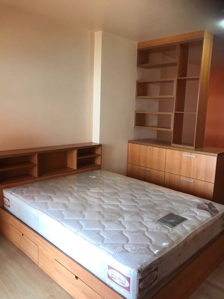 For SaleCondoPattanakan, Srinakarin : Condo for sale, Supalai Park Srinakarin, near BTS, beautiful room, fully furnished, ready to move in, great value, special discount, promotion within this month only!!!!! Interested please contact @yyk6635b