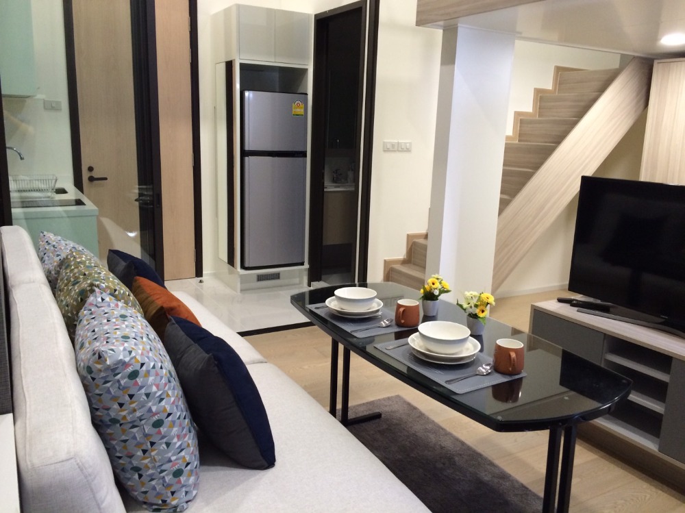 For SaleCondoRama9, Petchburi, RCA : Sale by owner Chewathai Residence Asoke Project for sale, Chewathai Residence Asoke, 14th floor, room 30 sq m + mezzanine floor Makkasan garden view