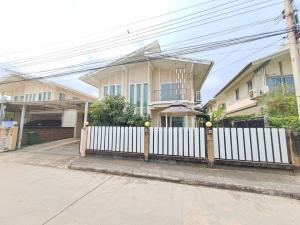For RentHouseSamut Prakan,Samrong : 📣 Rent with us and get 500!! House for rent, Pruksa Puri, Chan Bua, Bangna km. 5, beautiful house, good price, very inviting, dont miss it!! MEBK07021